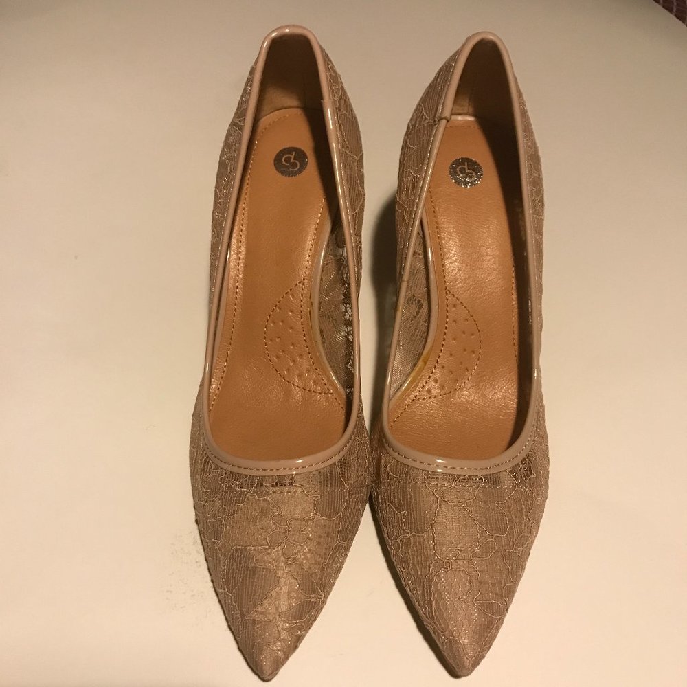 Dress barn Nude Lace Pointed Toe Pumps Heels 7M
